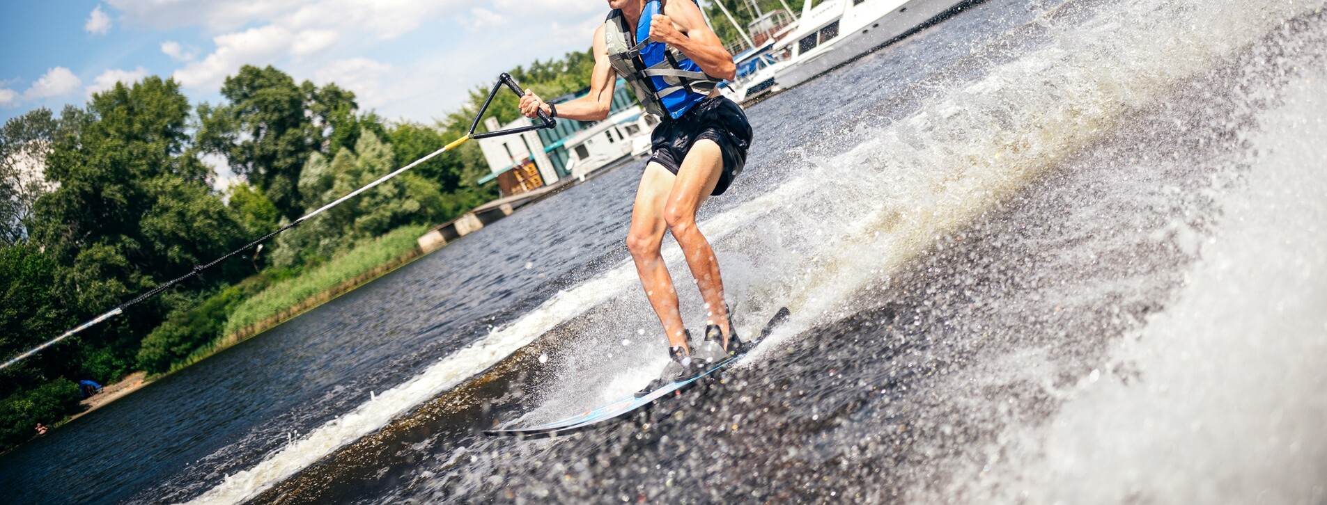Фото 1 - Катание на водных лыжах для компании