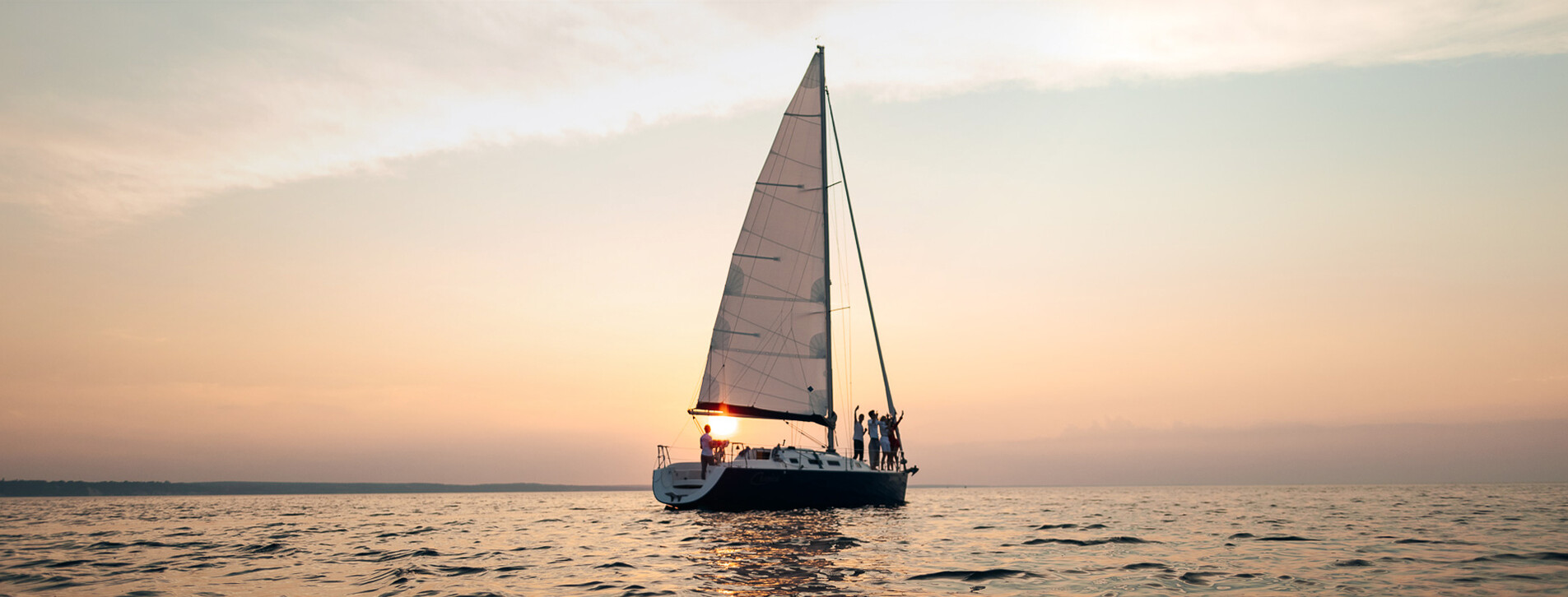 Фото 1 - Захід сонця на яхті для компанії